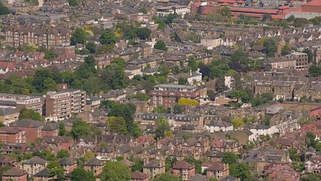 鸟瞰图郊区维多利亚房屋在伦敦，英国。4 k视频素材