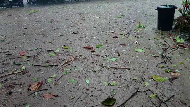 极端天气，灾难性的冰雹风暴和暴雨。视频素材