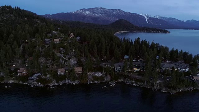 横跨加州塔霍湖景观的房屋和住宅视频素材