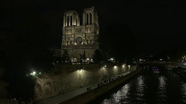 夜晚的巴黎纪念碑、巴黎圣母院、塞纳河视频素材