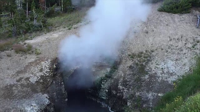 黄石国家公园的火山活动视频素材