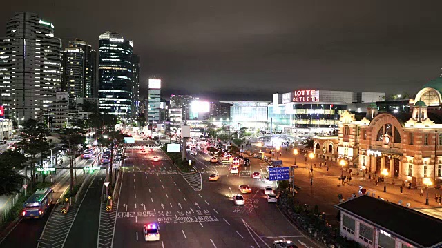 汉城火车站夜间主要和街上的车流有关视频素材