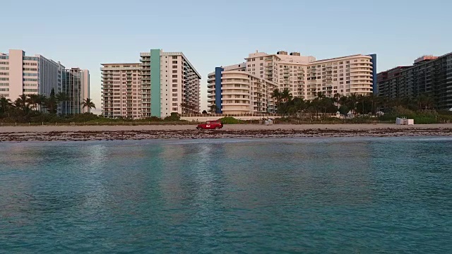 鸟瞰图南海滩在一个美好的日子视频素材