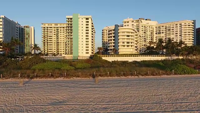 鸟瞰图南海滩在一个美好的日子视频素材