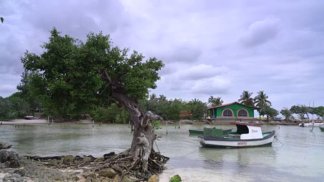 瓜达拉瓦卡，海湾里的船视频素材