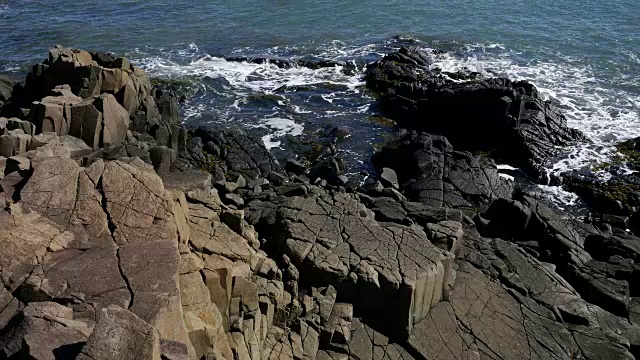 加拿大芬迪湾俯瞰岩石视频素材