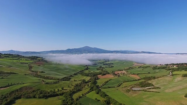 意大利托斯卡纳农田山丘的空中景观视频素材