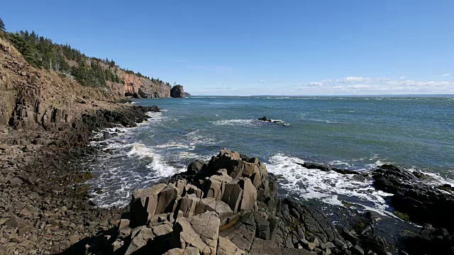 加拿大湾芬迪岩石和海岸景观视频素材