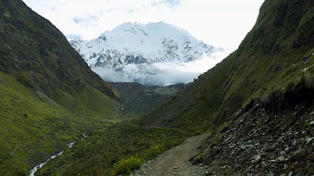 萨尔坎泰山脉徒步旅行视频素材