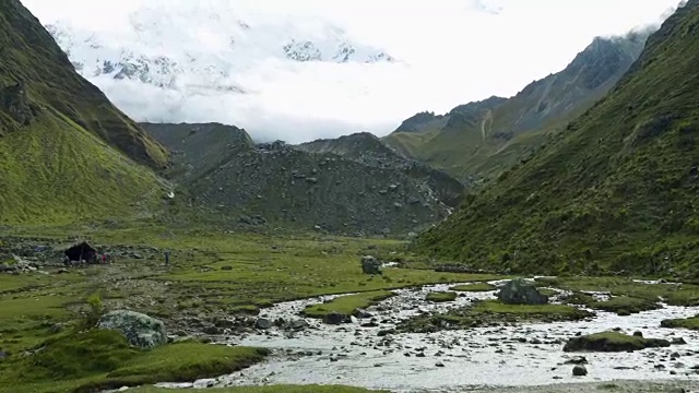 萨尔坎泰山脉徒步旅行视频素材