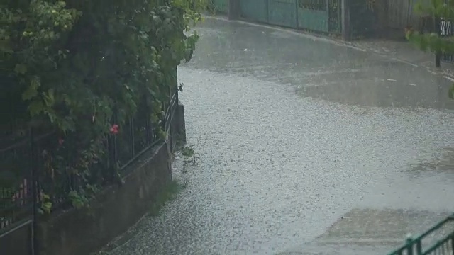 城市里的雨天视频素材