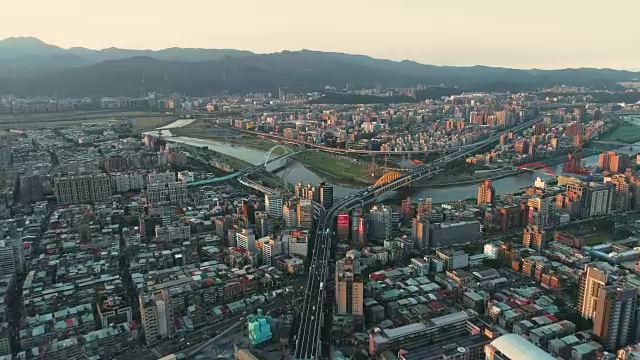 航拍日落的交通台北门大桥，台北，台湾视频素材