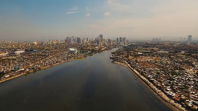 有摩天大楼和建筑物的空中城市。菲律宾,马尼拉马卡迪视频素材