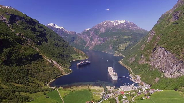 挪威盖兰格峡湾地区。夏季鸟瞰图。童话般的风景，雄伟的白雪覆盖的山顶。这是世界上最美丽的旅游胜地之一视频素材