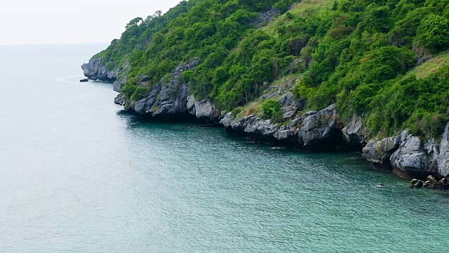 海景与岛屿悬岩，koh sicchang, chon buri，泰国，高清视频与复制空间视频素材