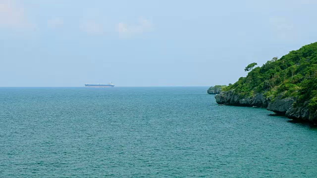 从泰国川武里koh sicchang的油轮戏剧性的海景，高清视频和复制空间视频素材