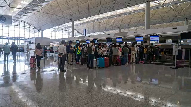 4K延时-在香港机场办理登机手续视频素材