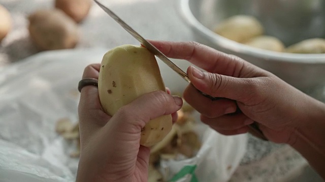 去皮的土豆视频素材