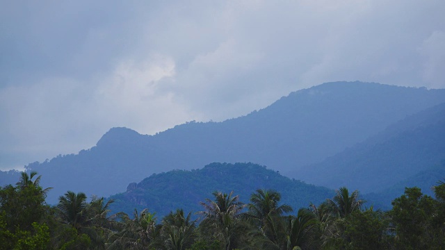 4K:山上有暴风雨视频素材