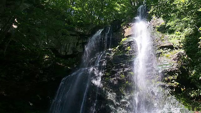 日本Waterfalll风景视频素材