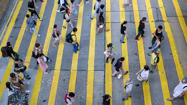 香港繁忙的行人及车辆过街-时间流逝视频素材