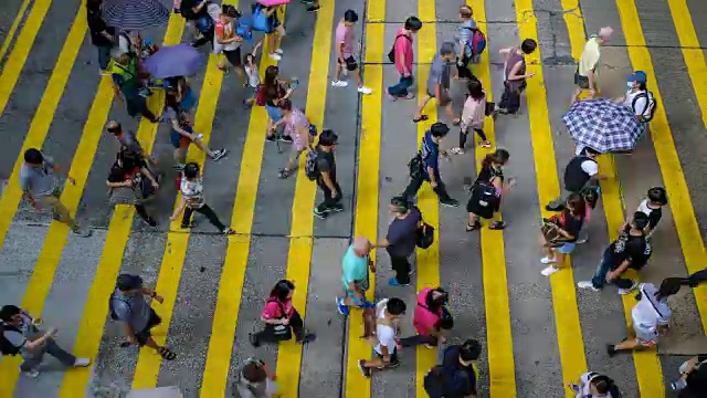 香港繁忙的行人及车辆过街-时间流逝视频素材