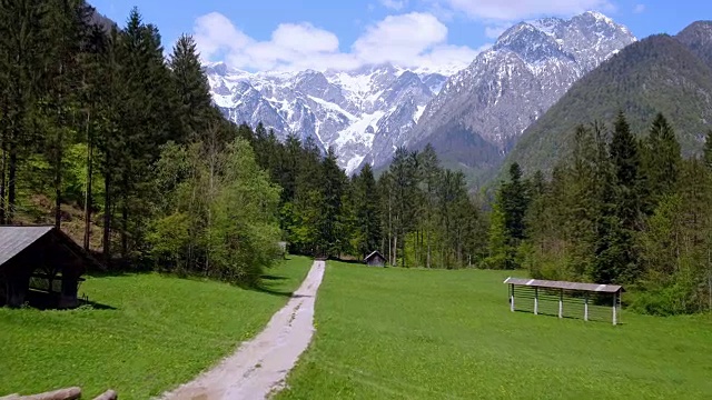 飞越高山峡谷视频素材