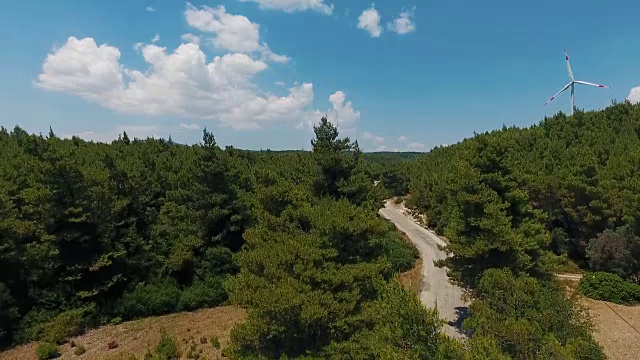 风车/风力发电技术-无人机对风力发电，涡轮机，风车，能源生产-绿色技术，清洁和可再生能源的解决方案视频素材