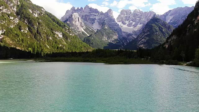 Dürrensee在Dolomites，南泰洛视频素材