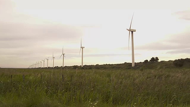 电力风车在法国视频4K稳定视频素材