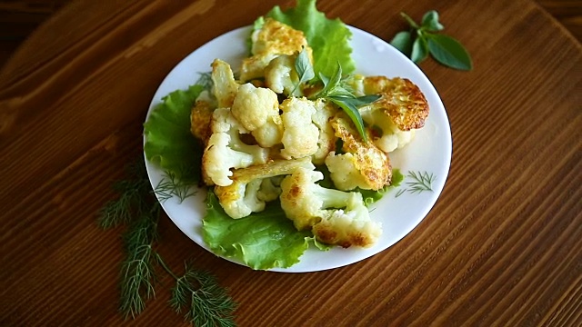 面糊炒花椰菜视频素材