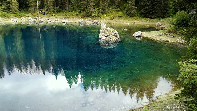 凯瑞扎湖在4k -南蒂罗尔，意大利视频素材