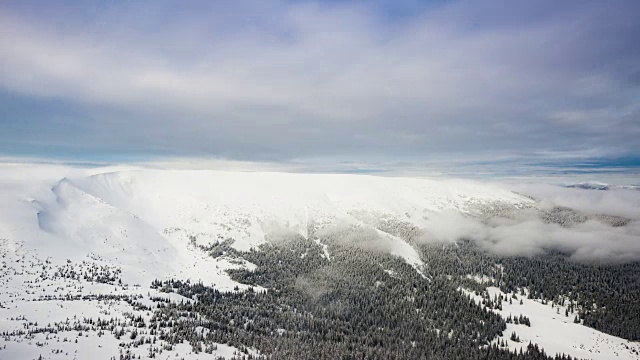 雪山山峰在云中视频素材