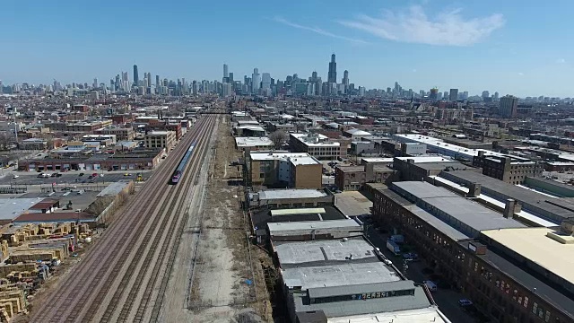 芝加哥天际线火车轨道，地铁滚动空中视频素材