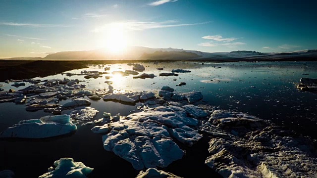 冰岛Jokulsarlon泻湖的航拍图视频素材