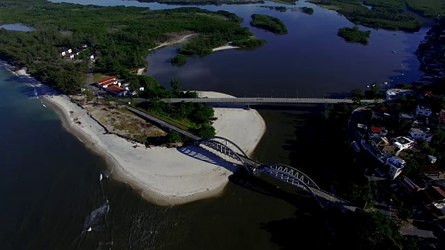 海滩和天堂般的地方，世界各地美妙的海滩，马拉巴亚海滩的雷斯廷加，巴西里约热内卢视频素材