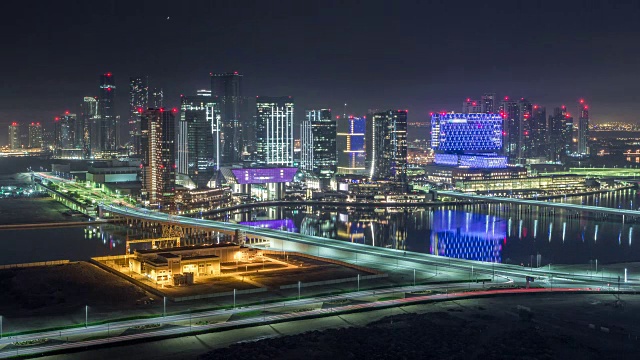 从空中俯瞰阿布扎比市中心的夜空视频素材