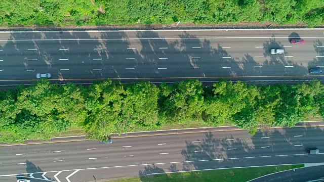 从空中俯瞰新泽西州特拉华水口附近的哥伦布高速公路。视频素材