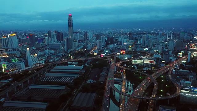 日落时的空中城市景观视频素材