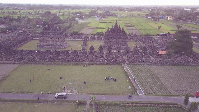 白松寺鸟瞰图，佛教寺庙位于Bugisan村，日惹，印度尼西亚视频素材