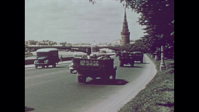 1959年驾车穿过莫斯科市中心视频素材