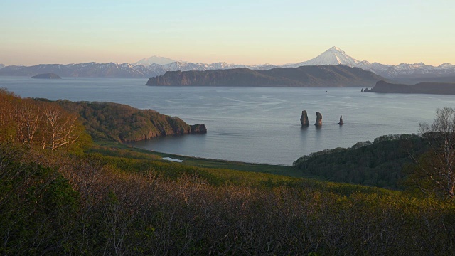 堪察加半岛太平洋海岸令人惊叹的夏季景观视频素材