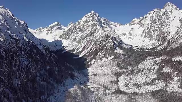 冬季空中全景格拉霍夫峰在高塔特拉斯山，斯洛伐克视频素材