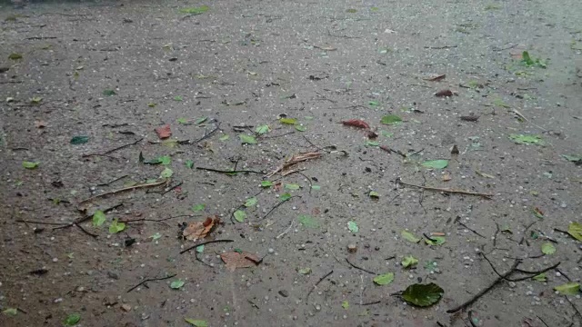 极端天气，灾难性的冰雹风暴和暴雨。视频素材