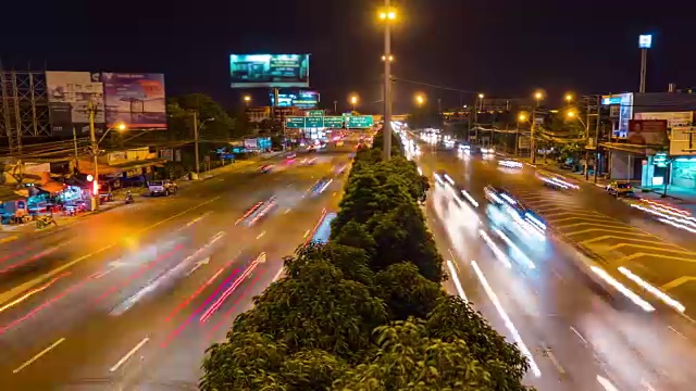 T/L PAN多彩的夜间交通在曼谷，泰国视频素材