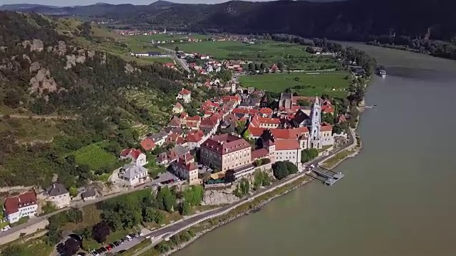 邓恩斯坦镇的空中全景图。瓦山谷,奥地利视频素材