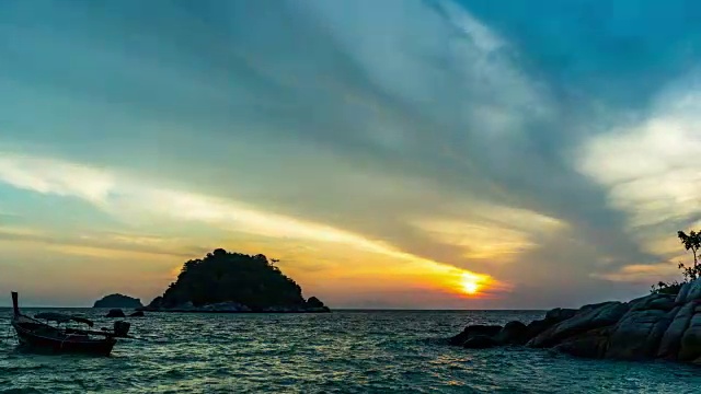 大海和日出在日出海滩，里皮岛，泰国，时间流逝视频视频素材