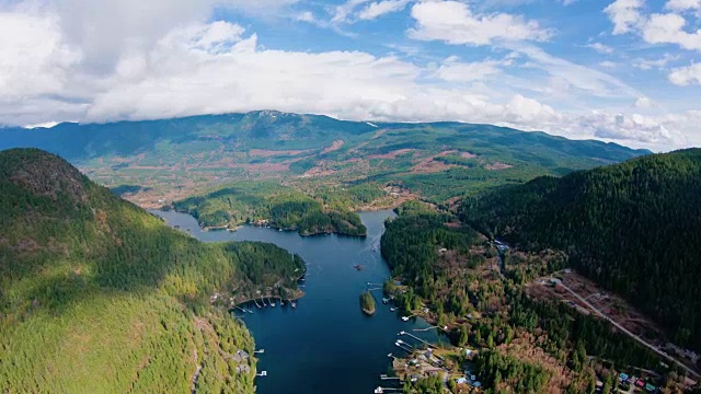 炮艇湾BC加拿大阳光海岸鸟瞰图视频素材