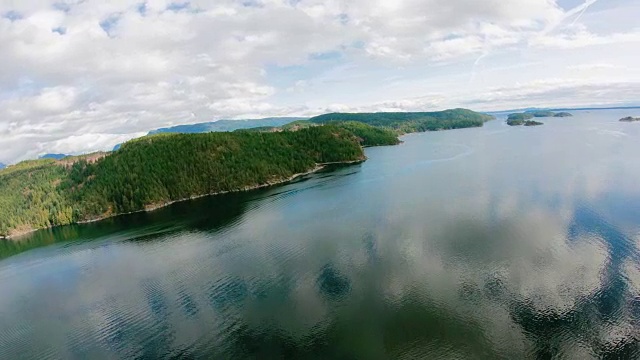 BC加拿大阳光海岸空中透视科普兰群岛海洋公园布利斯着陆视频素材