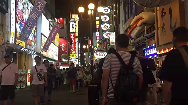 大阪道顿堀夜市人山人海视频素材